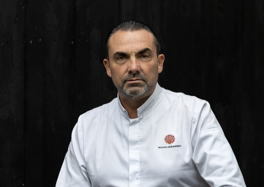 news-main-ronan-kervarrec-chef-proprietaire-de-la-maison-kervarrec-deux-etoiles-michelin-et-une-passion-devorante-pour-la-gastronomie-bretonne.1741354193.jpg