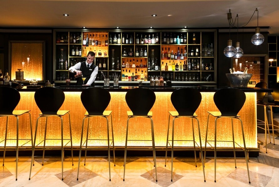 Serveur/Barman -LE CASINO BARRIÈRE LA BAULE  (F/H)