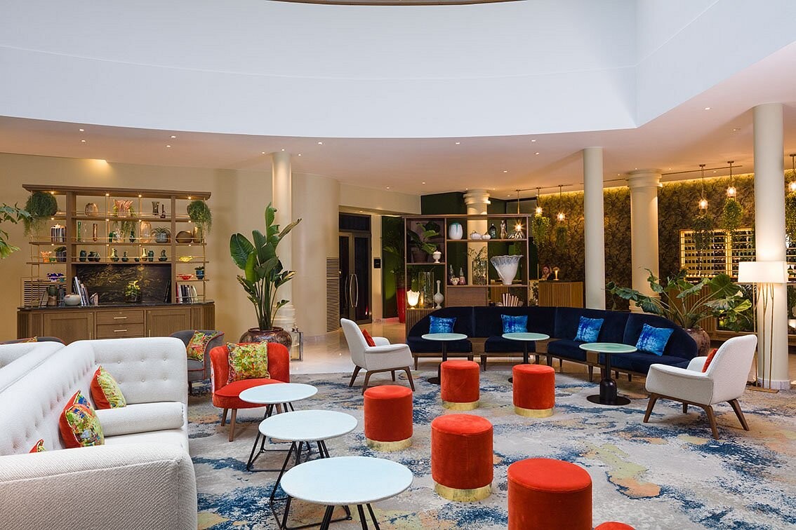 Guest relations intern