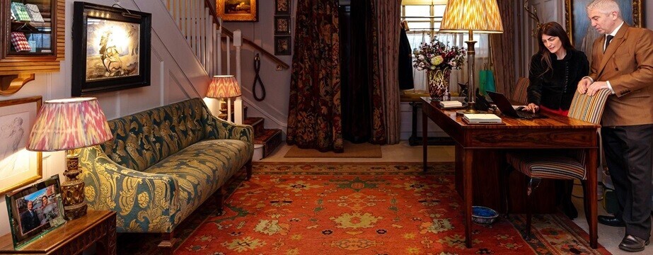 Host  - Upper Floor  (W/M)