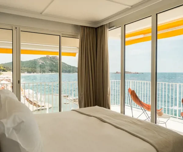 1er(e)  Femme / Valet de Chambre