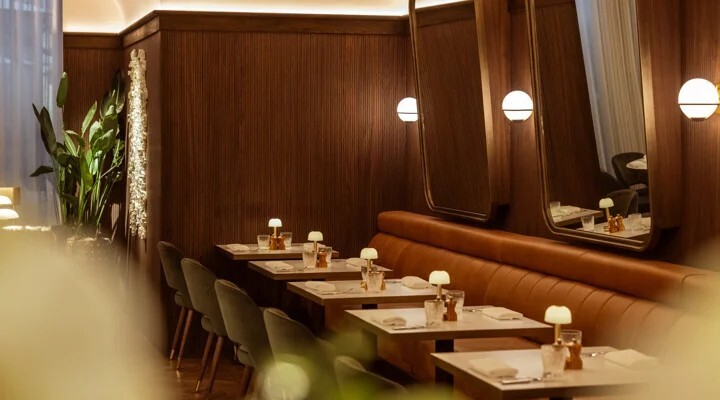 Waiter "Le Petit bon bon" (W/M)