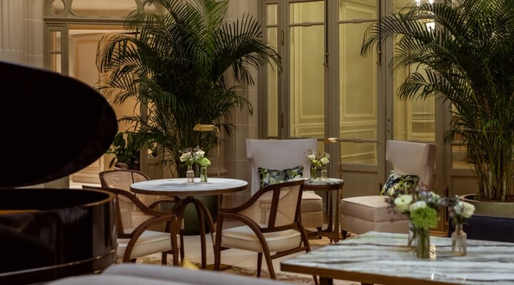 Room Service Waiter (W/M)